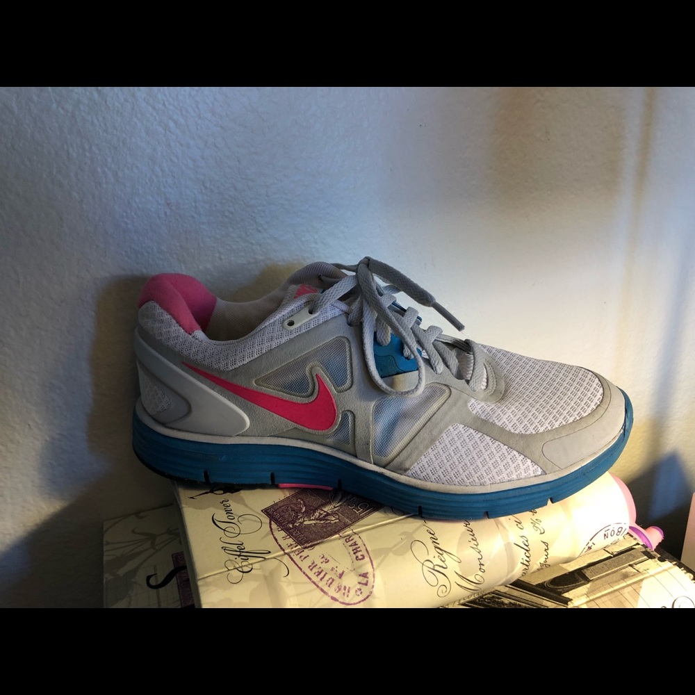 Women’s NIKE shoes
